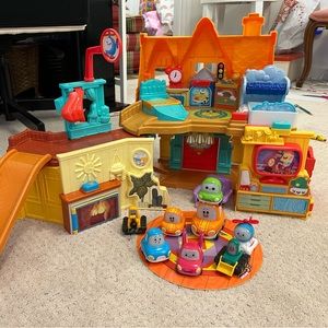 Cory Carson house and Friends